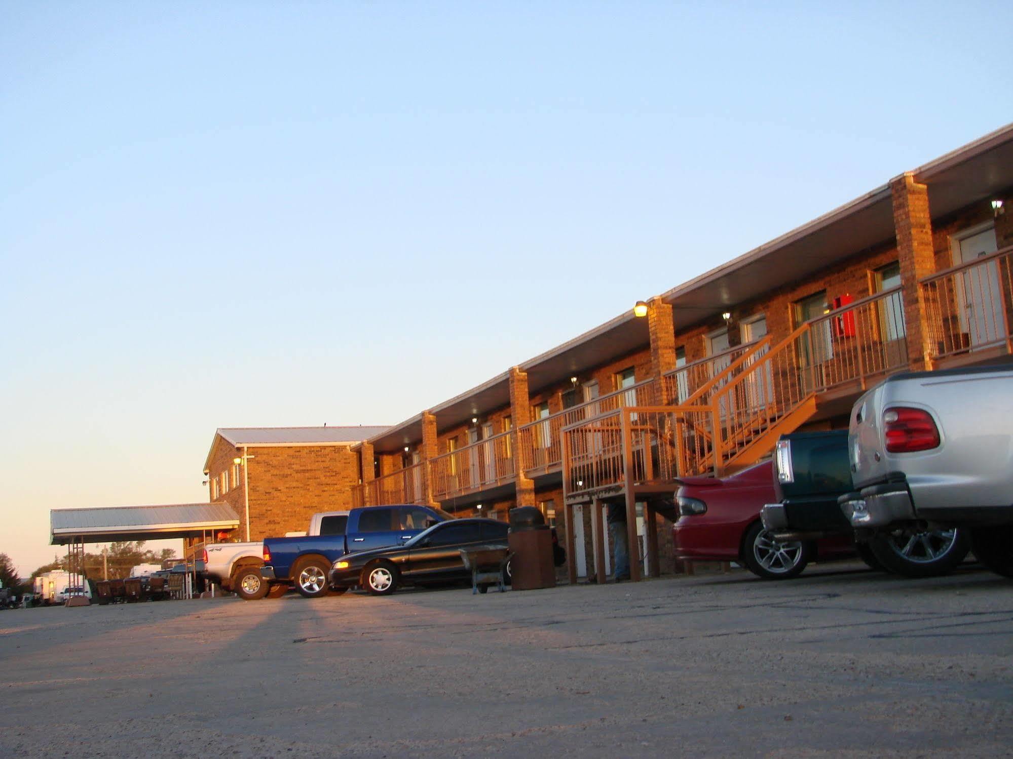 Kansas Country Inn Oakley Extérieur photo